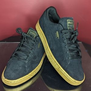Puma Black Suede Low Top Sneakers Gold Soled Shoes 36438802 Men's size 7/ W8.5